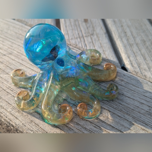 Hand Crafted  resin octopus 🐙 blue and gold - Picture 4 of 4